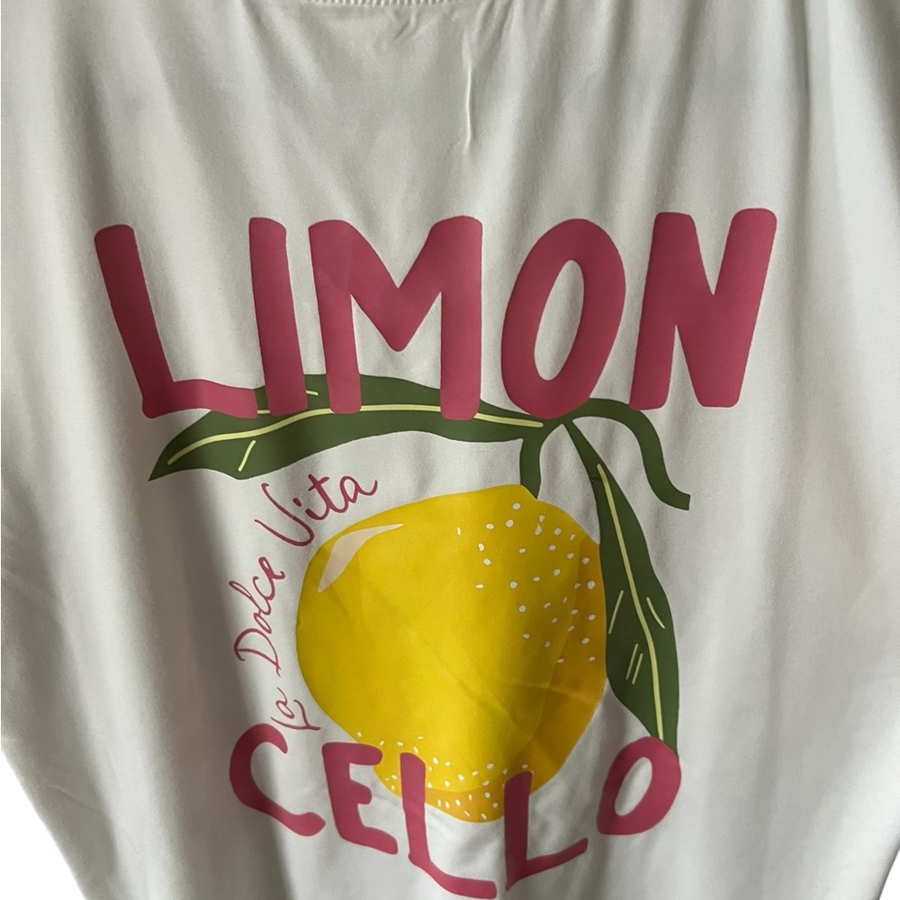 Women’s size large White Tee with Yellow Lemon Graphic - Picture 7 of 7